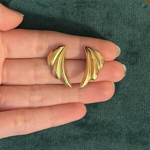 Solid 14k gold modern wavy stud earrings